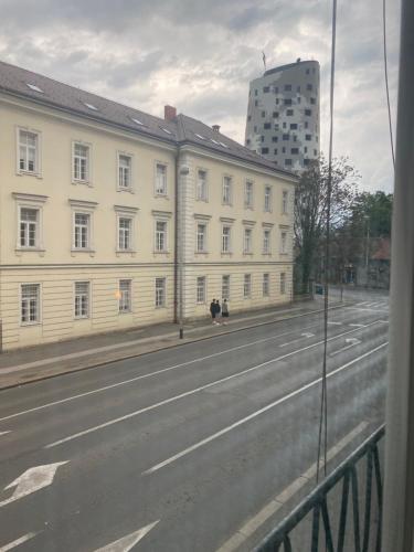 Budynek, w którym mieści się apartament