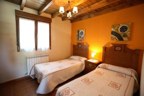 Giường trong phòng chung tại Coviellador Cangas de Onís