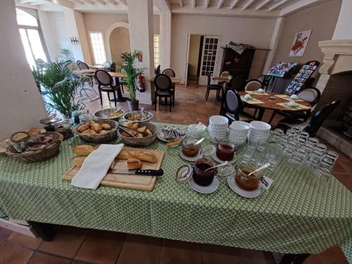 Makanan di atau berdekatan hotel