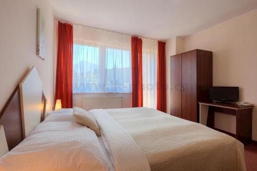 Postel nebo postele na pokoji v ubytování Holiday Park Orava - Hotel Orava