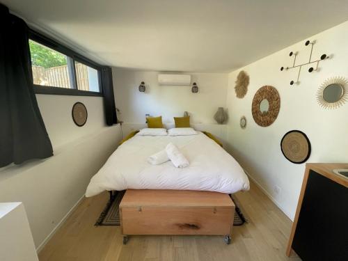 Säng eller sängar i ett rum på Magnifique cocon sous les chênes