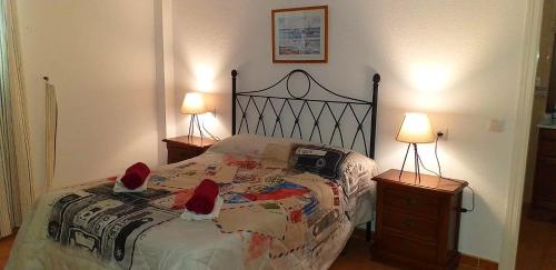 Un pat sau paturi într-o cameră la Playa Vera 137 natura world