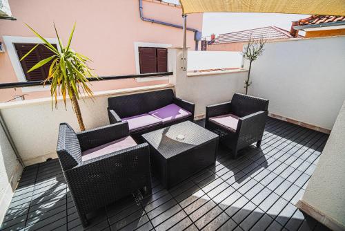 Downtown Park Apartments with Balcony