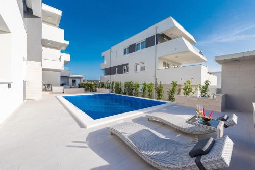 Apartments & Rooms Pool Villas Maris B