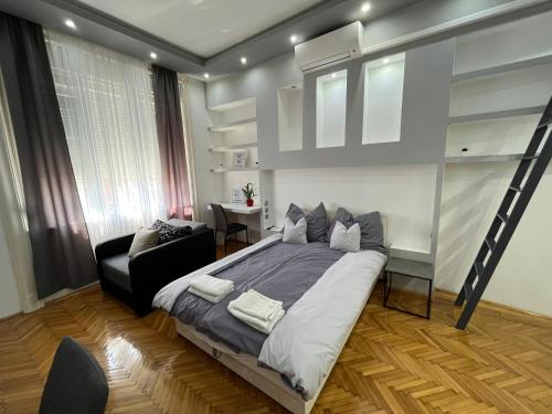 Ένα ή περισσότερα κρεβάτια σε δωμάτιο στο Széchenyi Apartman (III. Panorama) Miskolc belvárosában