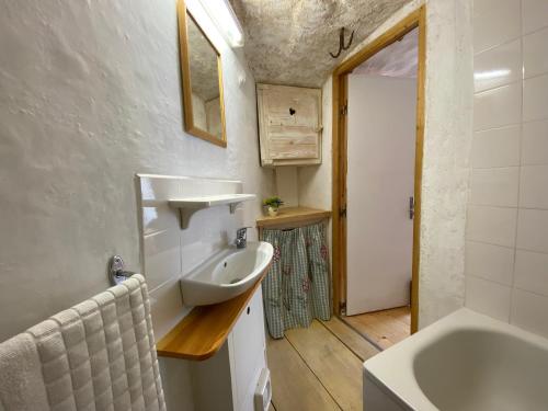 Ένα μπάνιο στο Pretty house en Auvergne