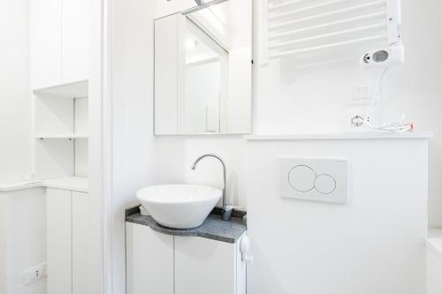 GuestHost - Viuzzo 7 - Florence White Apartment