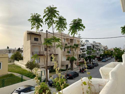 Central, Sunny & Spacious Apartment in Town - El Greco Apartments No 1