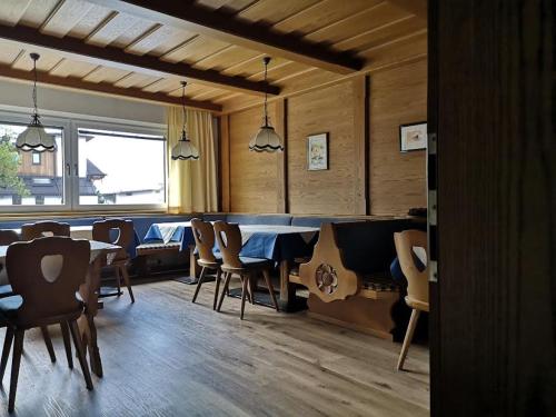 a dining room with a table and chairs at Gästehaus Braunegger in Stumm