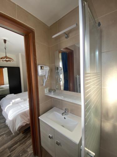 Gallery image of Victoria Studios in Spetses