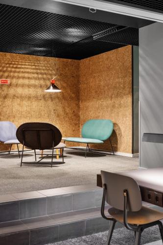 a room with two chairs and a table at Comfort Hotel Xpress Youngstorget in Oslo