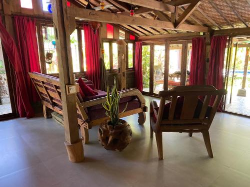Ruang duduk di Balian Beach Villa