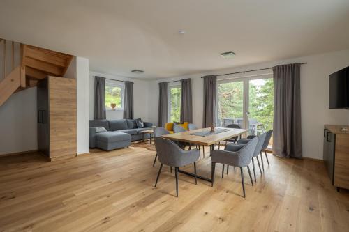 Posezení v ubytování Luxalps- Turrach Alm Chalets Nr 1-4 Grünsee- Sauna- Skifahren- Wandern- Natur