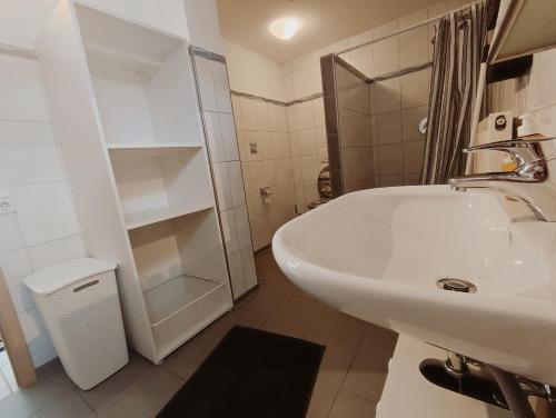 Kupatilo u objektu 2 Zimmer Appartements in Heroldsatt