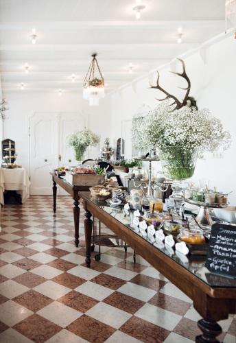 Jídlo v hotelu nebo okolí