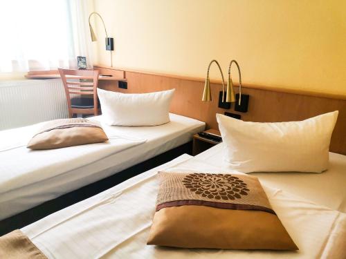 Postel nebo postele na pokoji v ubytování ACRON Hotel Wittenberg