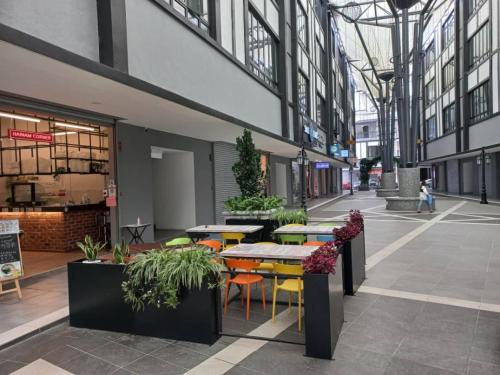 a cafeteria with tables and chairs in a building at Hotel COOL MAMA in Brinchang