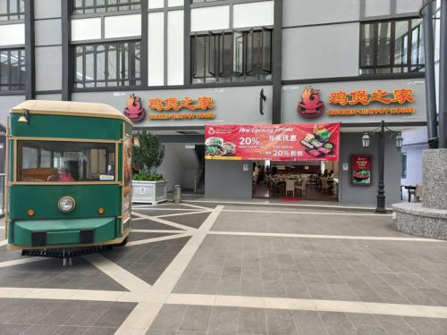 a green bus parked in front of a building at Hotel COOL MAMA in Brinchang