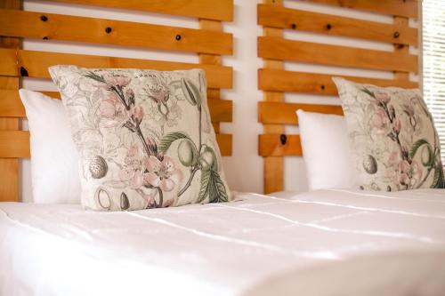 Ένα ή περισσότερα κρεβάτια σε δωμάτιο στο Monzi Safari Lodge