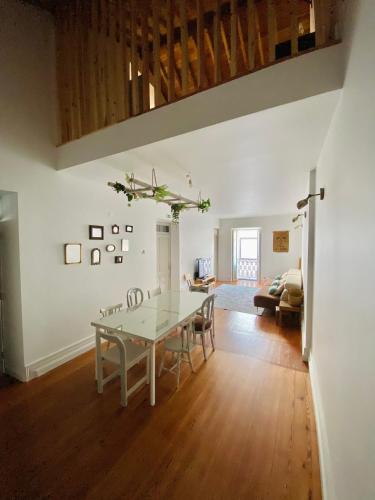 a dining room with a table and a couch at Casa Família Açoriana in Vila Franca do Campo