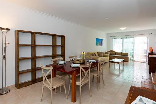 3BR Home - Private Heated Pool - Parking
