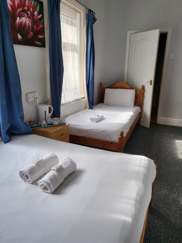 Ένα ή περισσότερα κρεβάτια σε δωμάτιο στο Tulip Hotel Blackpool