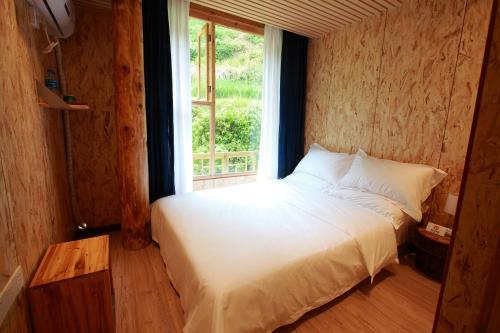 Postel nebo postele na pokoji v ubytování Tong Sang Art Hotel