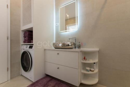 Fotografia z galérie ubytovania Villa Smaragd - Saphir - Luxury Apartment With Shared Pool v destinácii Makarska