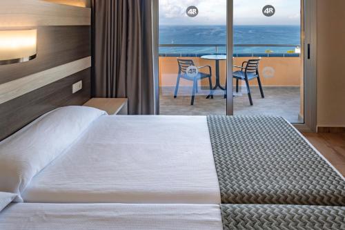 Кровать или кровати в номере 4R Playa Park