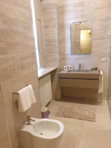 Ένα μπάνιο στο OLIVOLA APARTMENTS