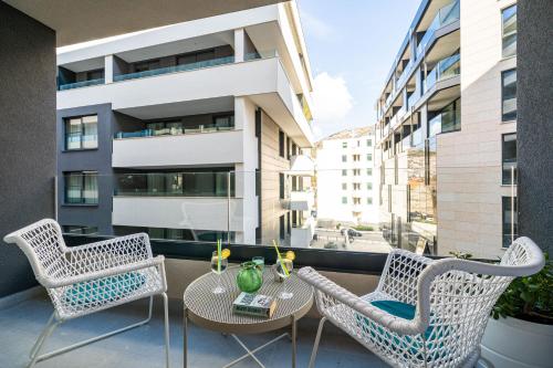 Downtown MaritA207