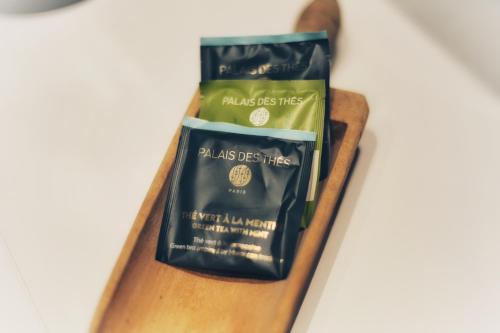 a hand holding a packet of black eyes fire coffee at Maison 1686 in Niedernai
