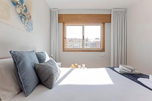Llit o llits en una habitació de Cozy Flat in Foz by LovelyStay