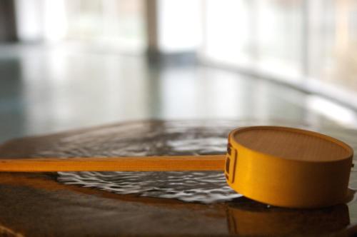 a yellow cup sitting on top of a table at Entaijiso in Kurobe