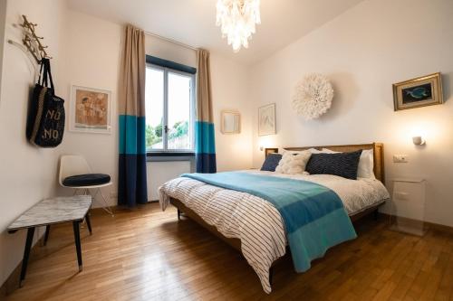 a bedroom with a bed and a large window at Mare Mio house on the Golfo Paradiso in Sori