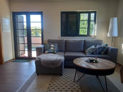 a living room with a couch and a coffee table at Regina in Peso