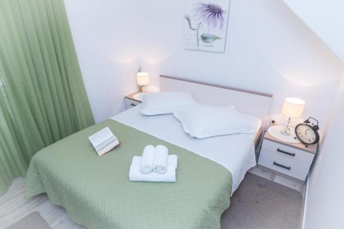 Säng eller sängar i ett rum på "Skalinada" Apartments in the Heart of Split