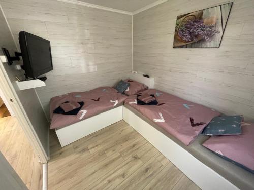 Postel nebo postele na pokoji v ubytování Levendula Jakuzzis Vendégház