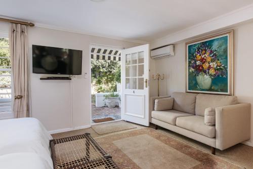 TV a/nebo společenská místnost v ubytování Maison Chablis Guest House