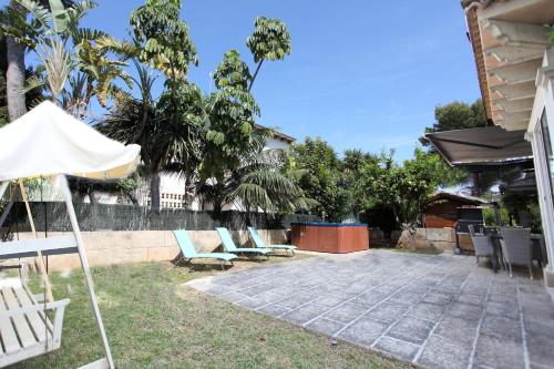 Villa Beach Alcudia, lovely house with jacuzzi