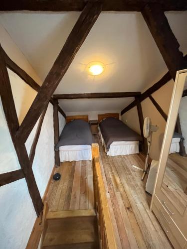 Ένα ή περισσότερα κρεβάτια σε δωμάτιο στο Les Gites de l'Etang de Sandanet