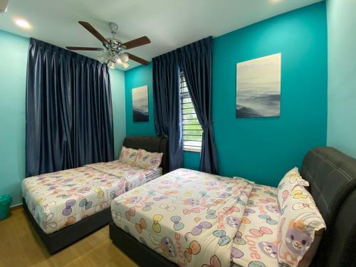 Ένα ή περισσότερα κρεβάτια σε δωμάτιο στο DE' IMPIIANA VILLA Johor 1st Waterfalls Villa No Party and Event