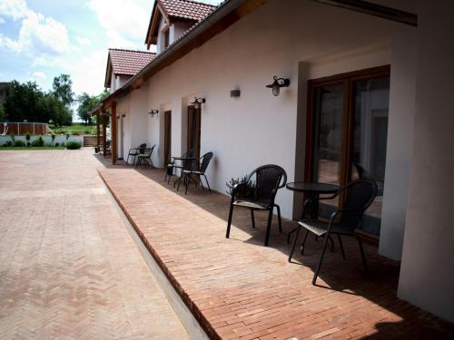 Balkón nebo terasa v ubytování Apartmány Lhota