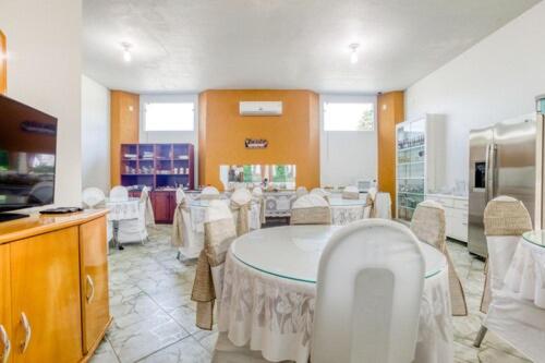 Μια τηλεόραση ή/και κέντρο ψυχαγωγίας στο Hotel Nosso Bosque