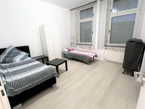 a living room with two beds and a small bed sidx sidx sidx at Wohnung in Düren Stadtmitte in Düren - Eifel