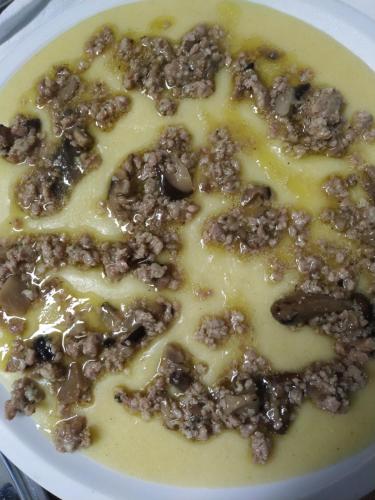ゲストハウスの敷地内または近くでの食事または食べ物