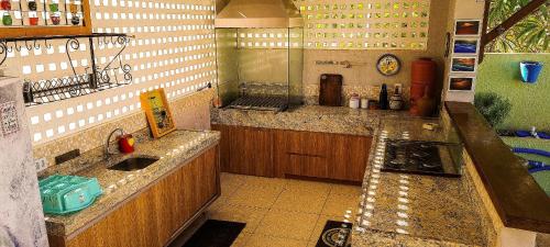 a kitchen with a sink and a counter top at Qavi - Casa com piscina na Praia de Cotovelo in Parnamirim