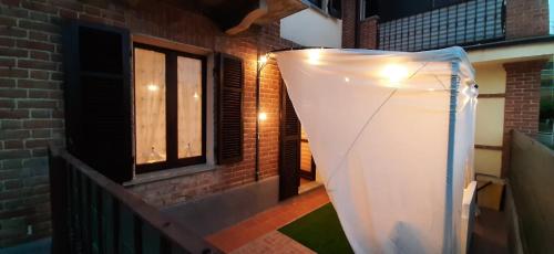 a building with a tent on a porch at Appartamento Lucia in Villanova dʼAsti