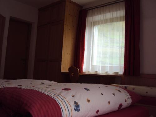 Postel nebo postele na pokoji v ubytování Haus Fliri