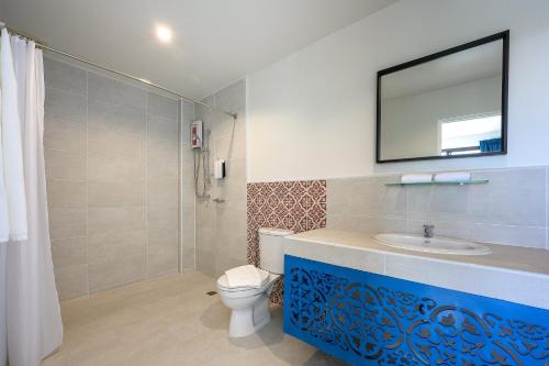Koupelna v ubytování Maikhao Hotel managed by Centara - SHA Extra Plus